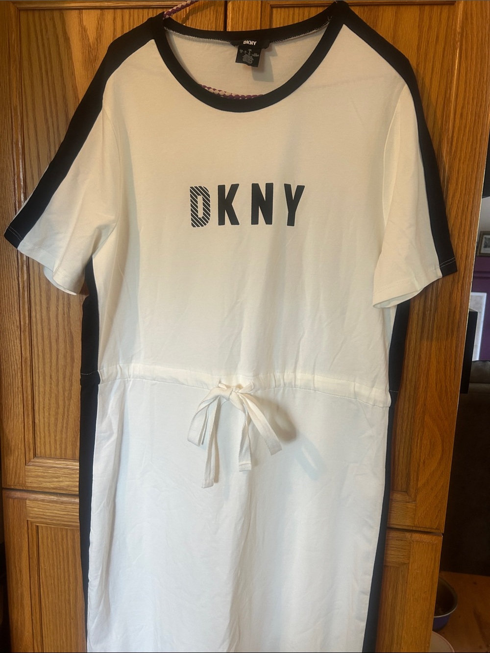 DKNY White and Black Short Sleeve Drawstring Dress
